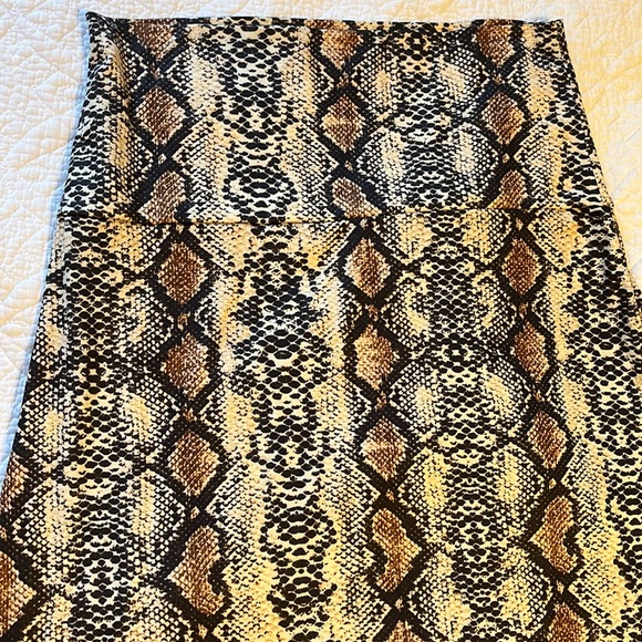 Dresses & Skirts - Skirt  length skirt 39” waist 28 size large/medium